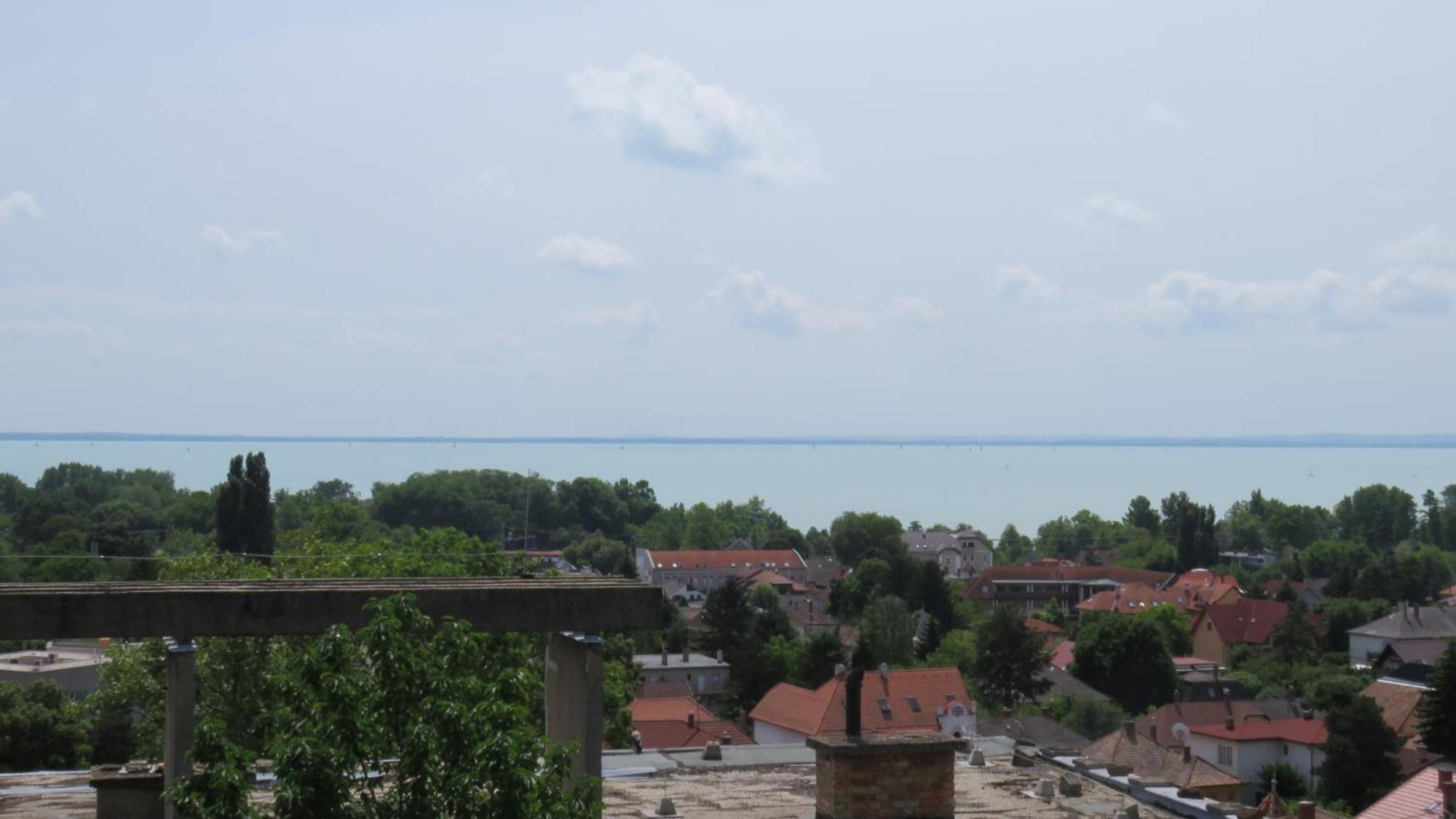 Hotel Prima Porta Vendeghaz Balatonalmádi Exterior foto