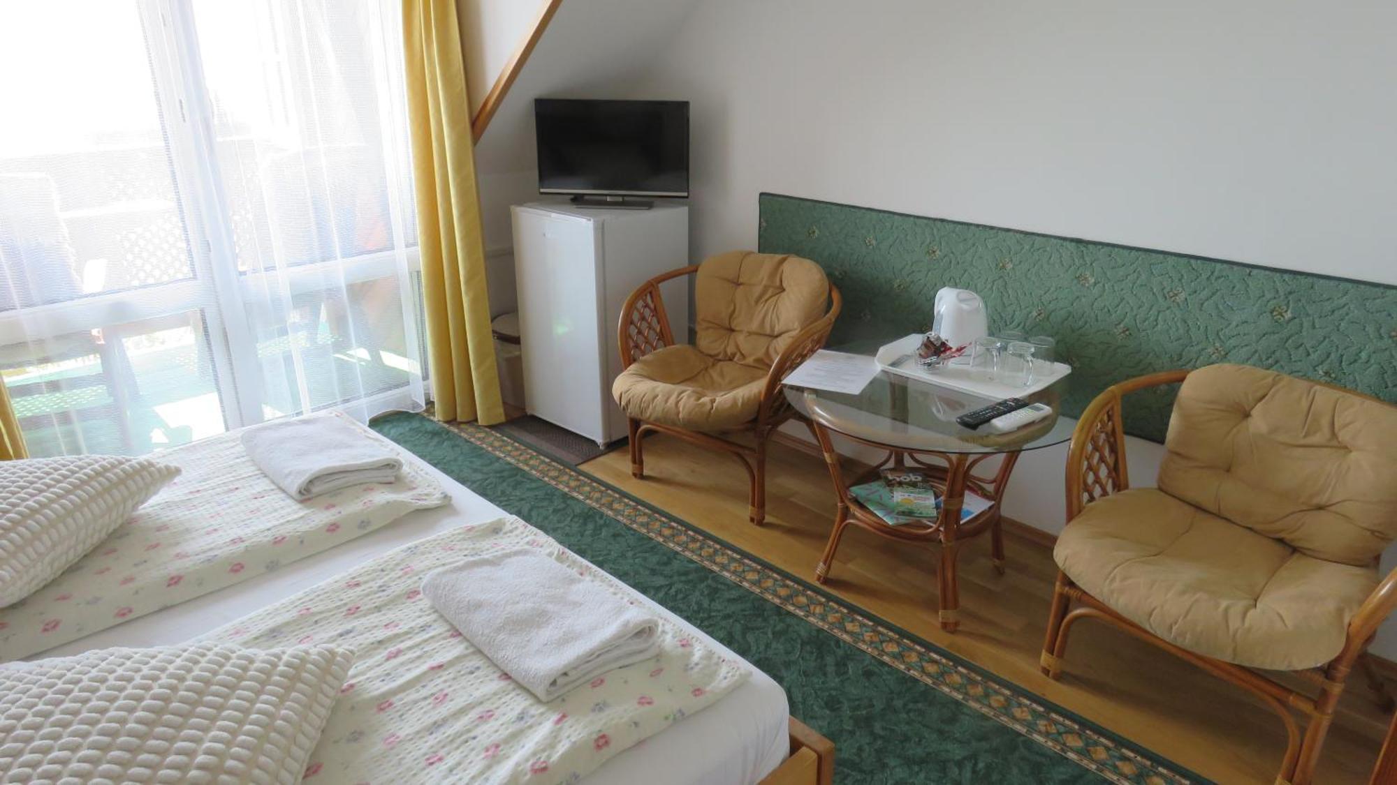 Hotel Prima Porta Vendeghaz Balatonalmádi Exterior foto